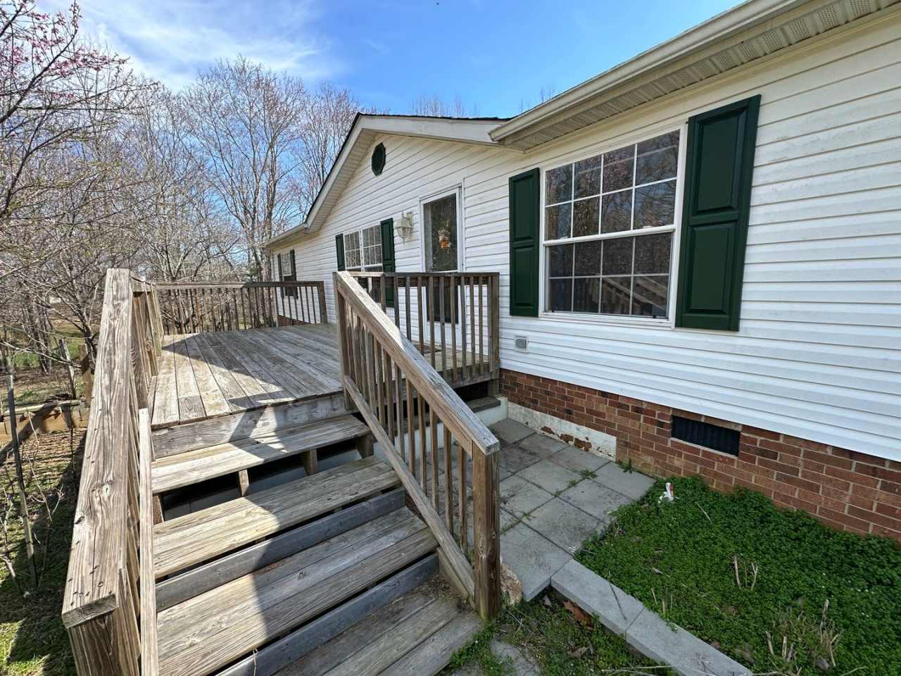 Spacious home in Campbell County. Country living!