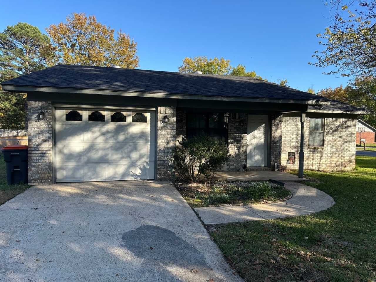 Welcome to your new home in the heart of Russellville, AR!