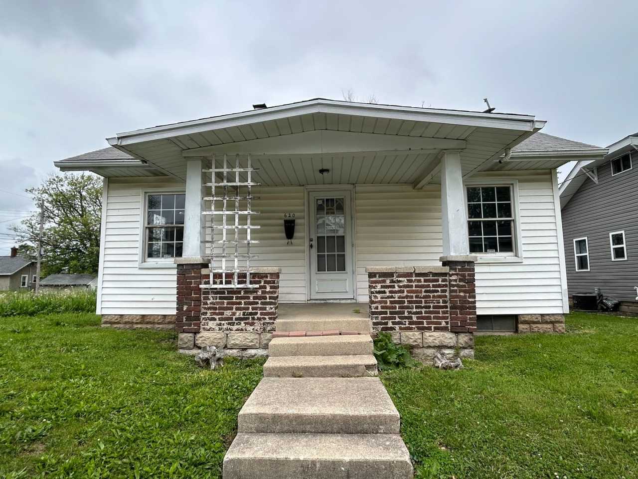 Nice 1 bed/1 bath house with fenced in backyard!