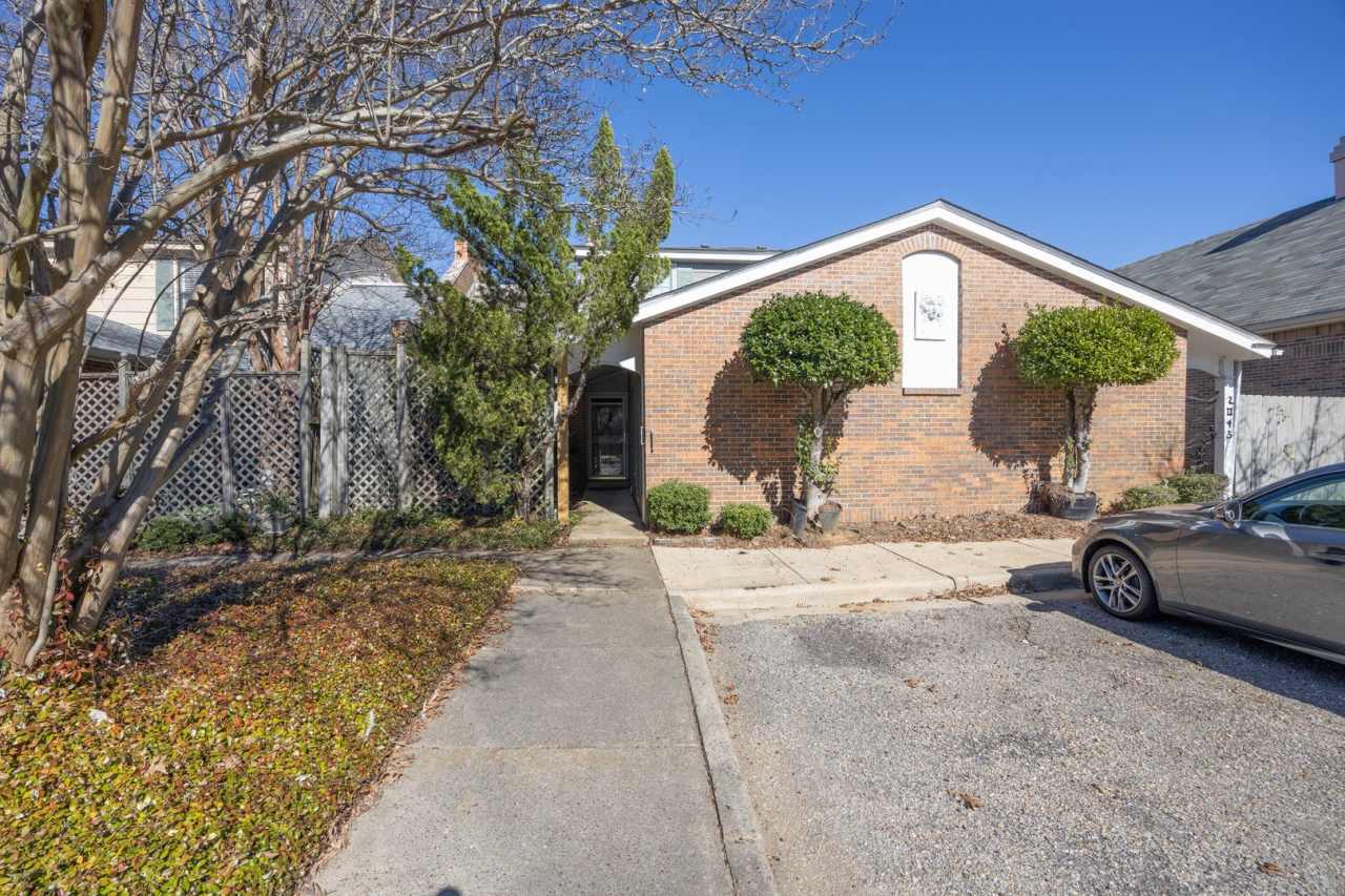 2043 Hazel Hedge Ln.