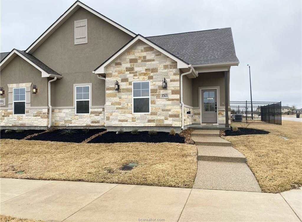 1763 Summit Crossing Lane