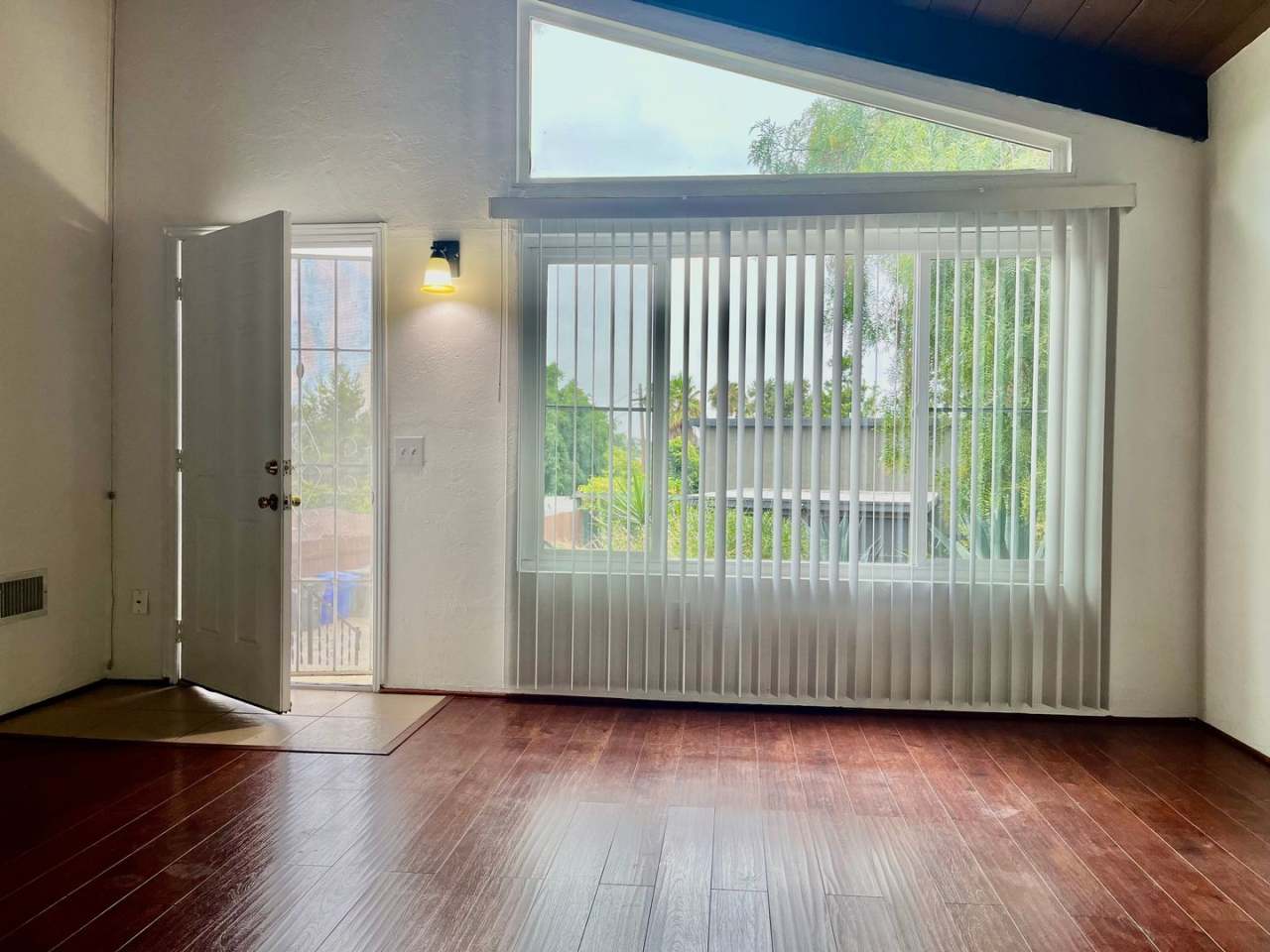 Hillside Court Vista Ca 92084