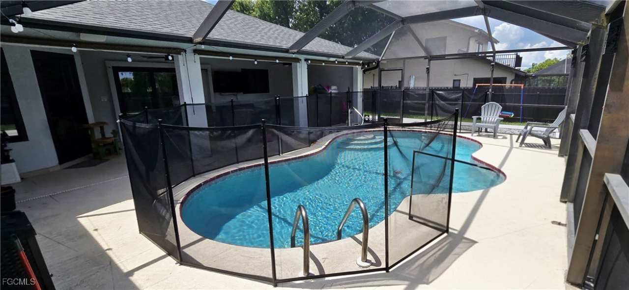 933 SW Santa Barbara Place