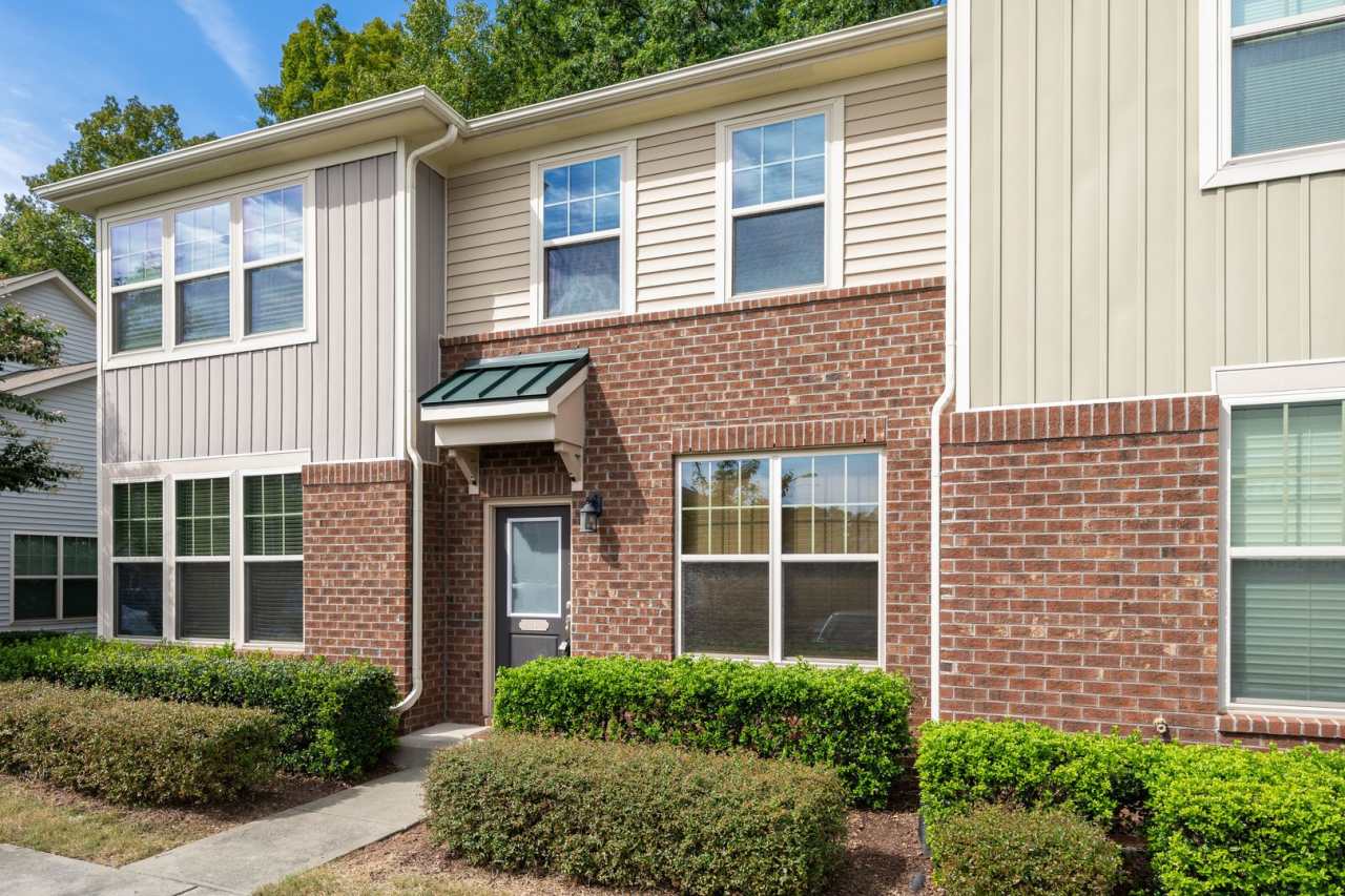 Beautiful 2 Bedroom/ 2.5 bath in Thompson Ridge!