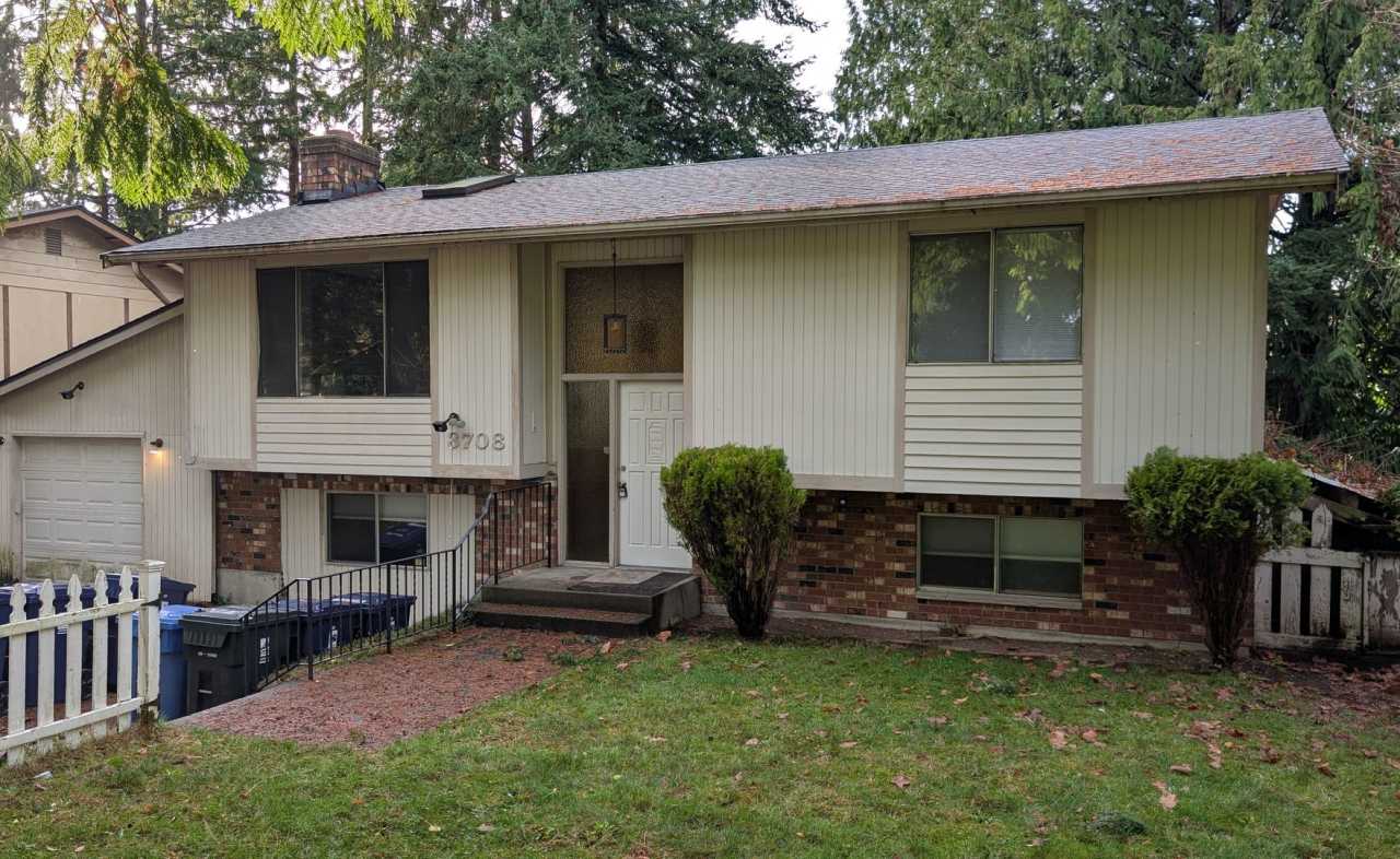 **PENDING**Beautiful 5 Bed 2  3/4 Bath home in Tacoma