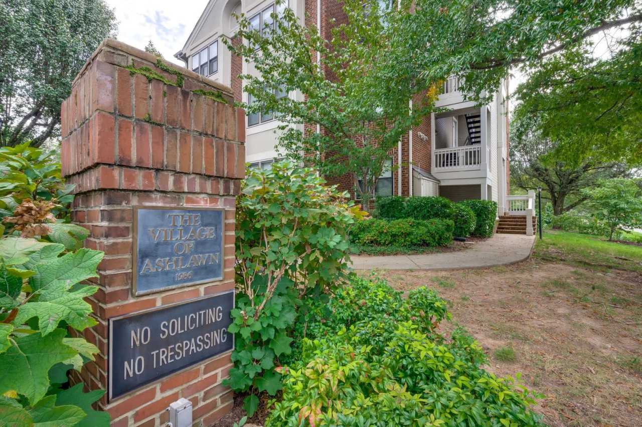 Awesome 2BE/2BA condo in Green Hills!