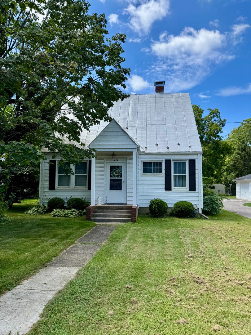 Single Family Home for Rent - Direct access to Purcell Park!