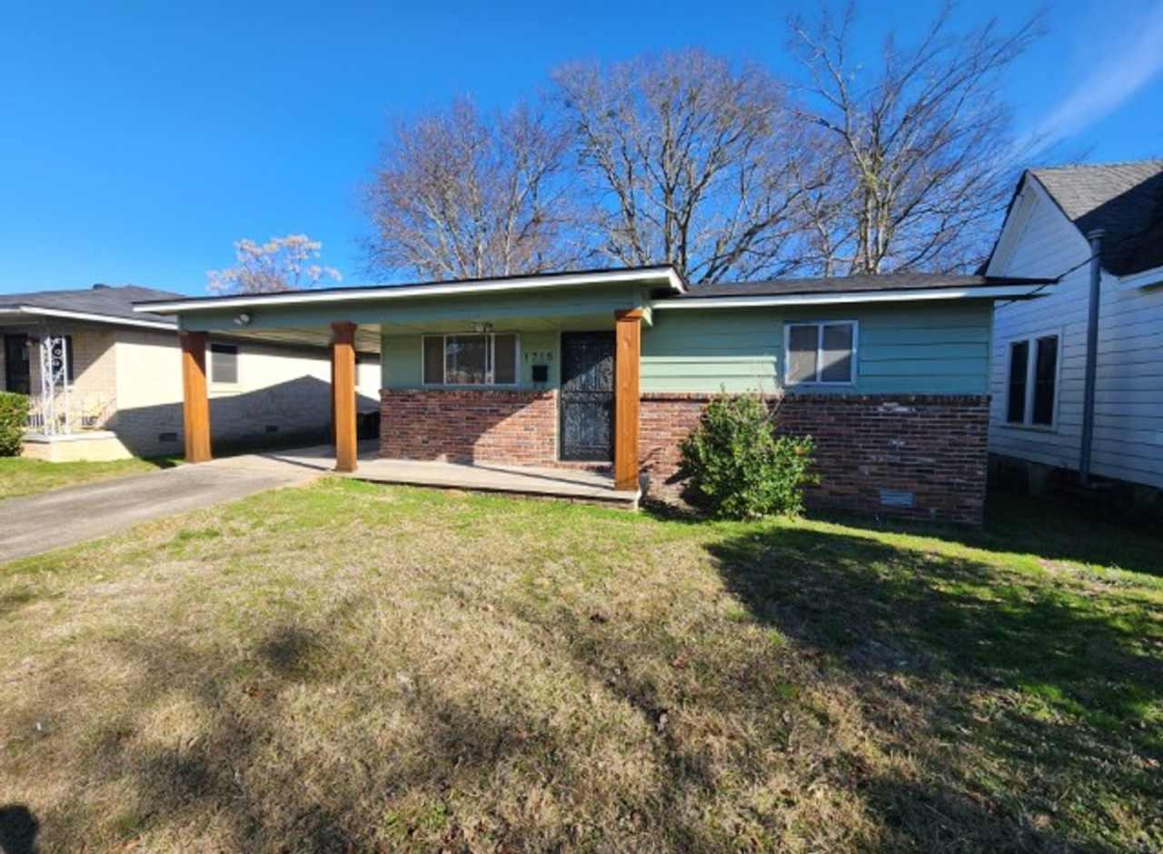 Welcome Home to 1715 Martin Luther King - *Move in Special - $0 Deposit option* - Please read the full description*