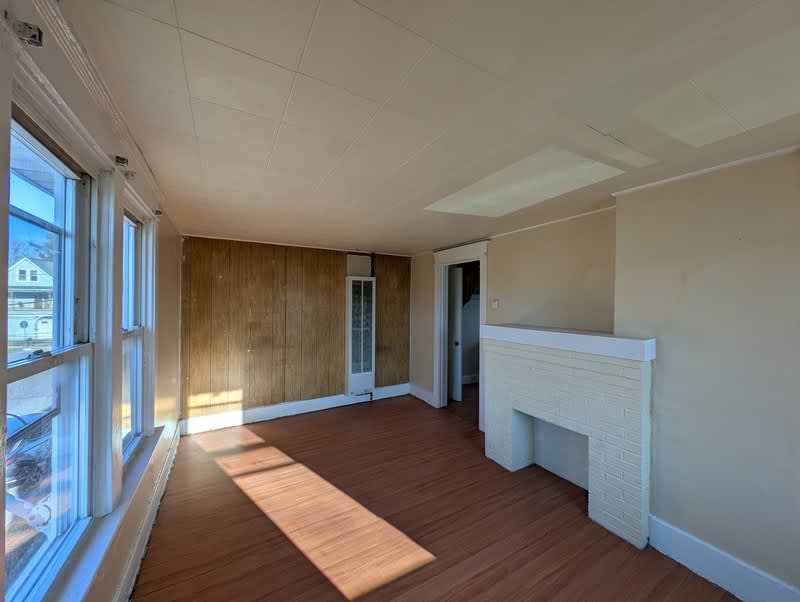 373 Esser St., Apt #4