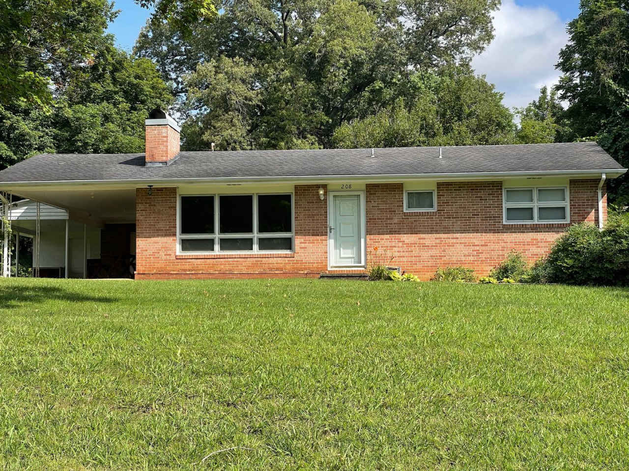 2 Bedroom / 1 Bath Brick Home Johnson City, TN