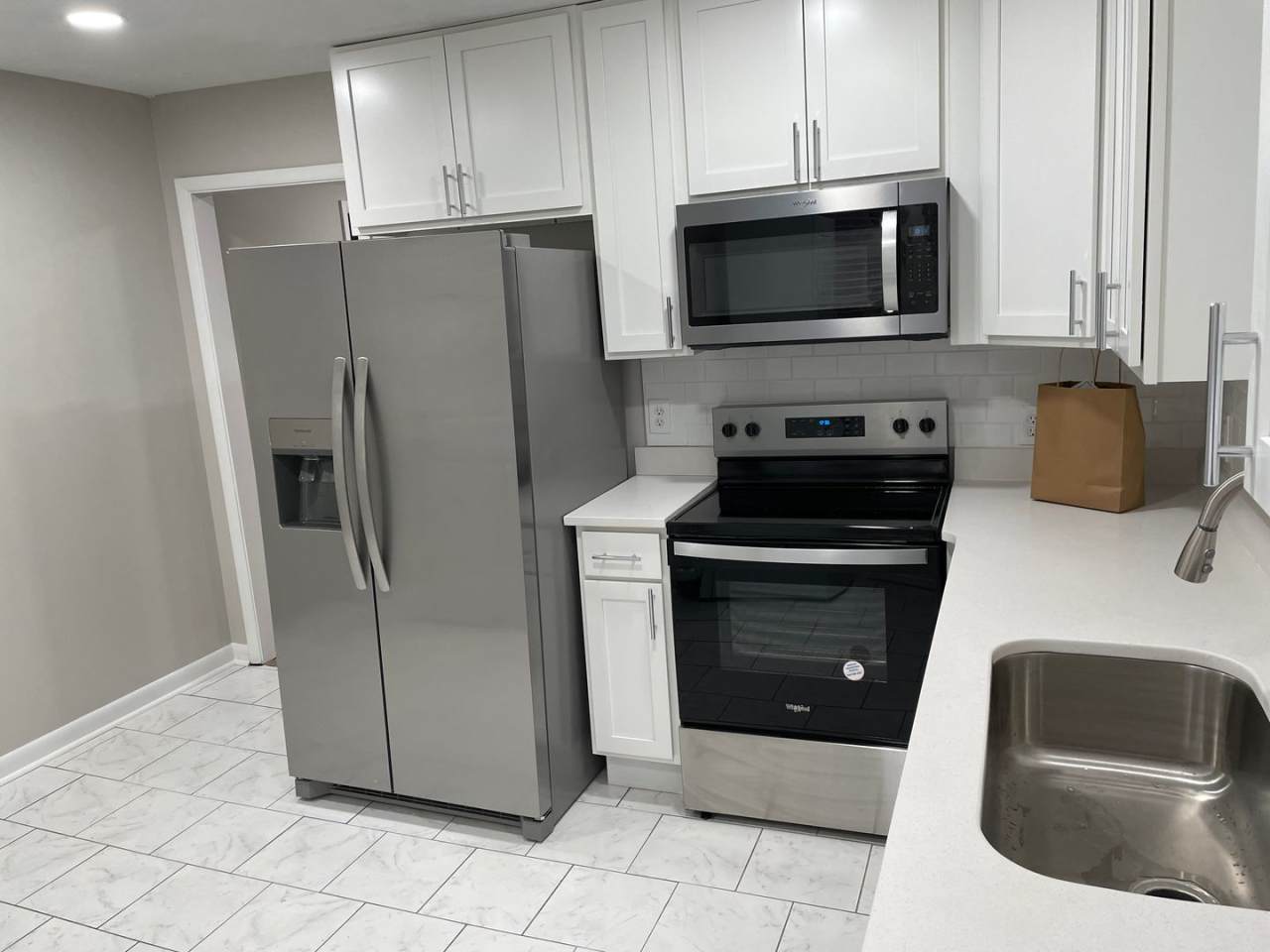 Updated 2-Bedroom Close to Campus and Conveniences!