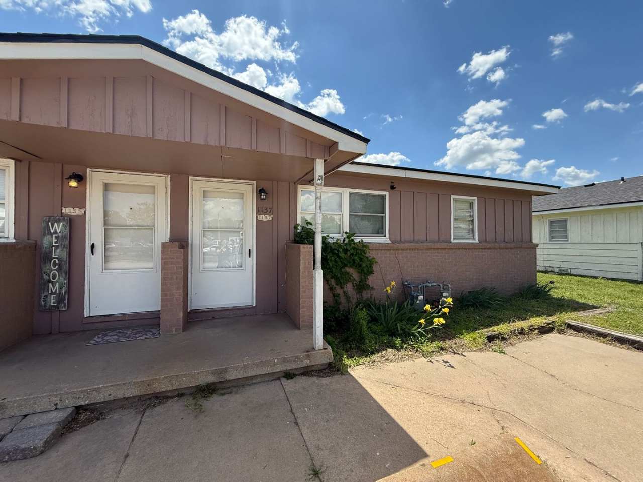 $795 - 2 bedroom / 1 bathroom - Newly remodeled Duplex