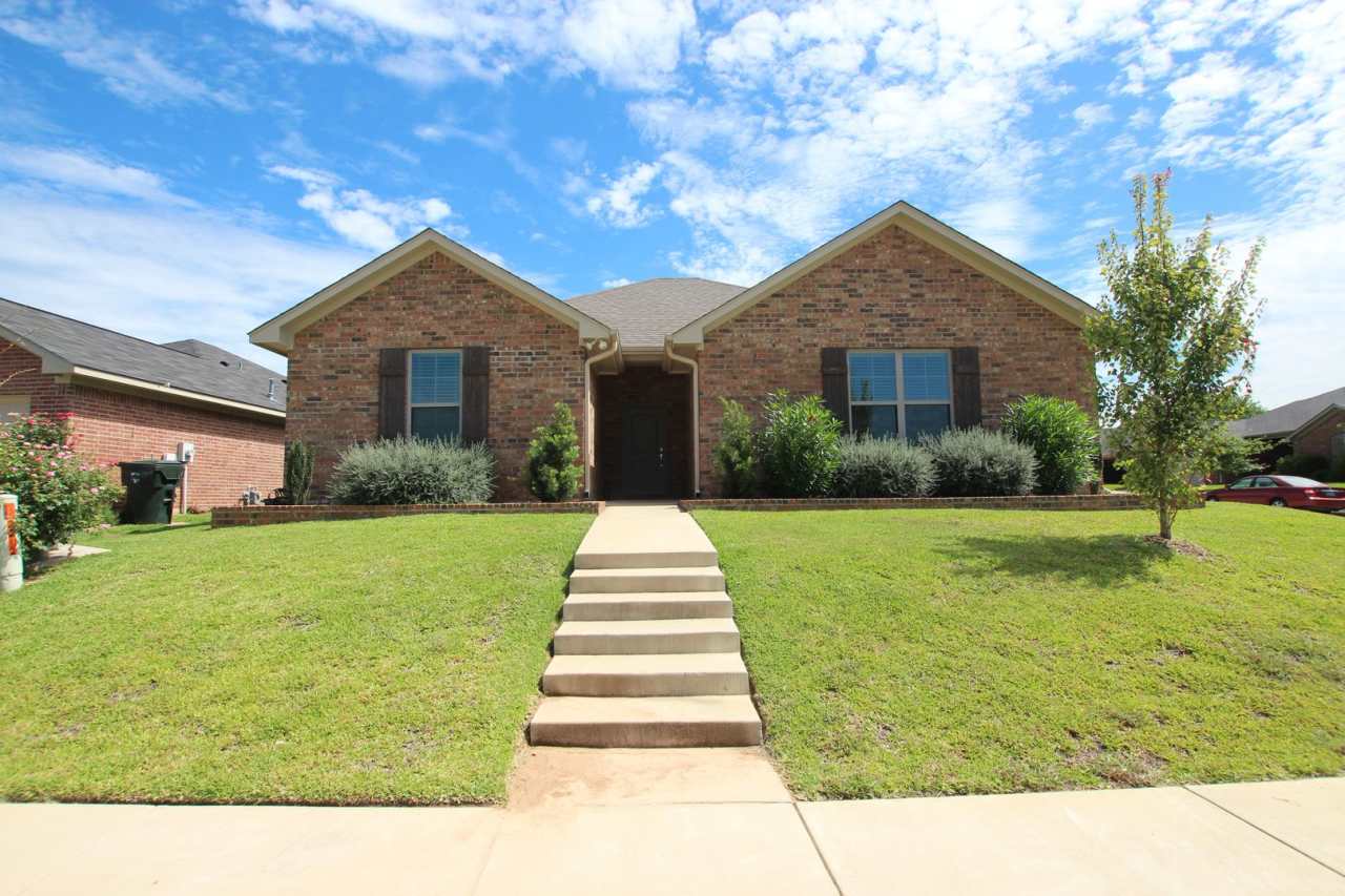 Beautiful 3 Bedroom 2 Bath in Guinn Farms!