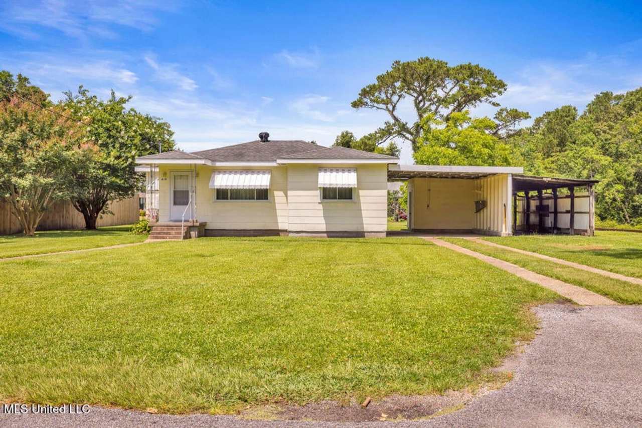 Timeless Charm in Ocean Springs’ Most Walkable District