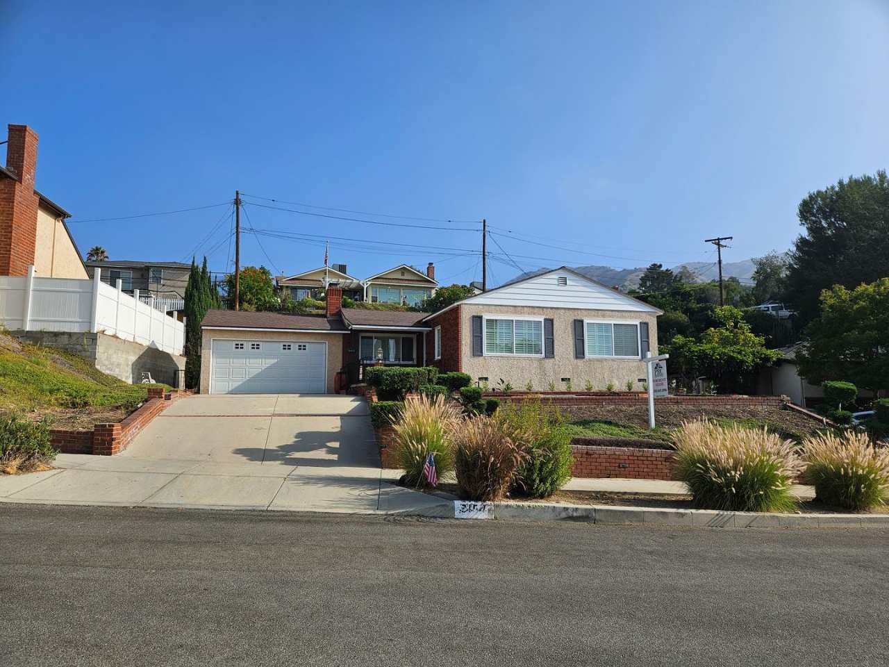 3154 Jolley Dr., Burbank | 3 Bedrooms + Den | 1.5 Bathrooms | Prime Location