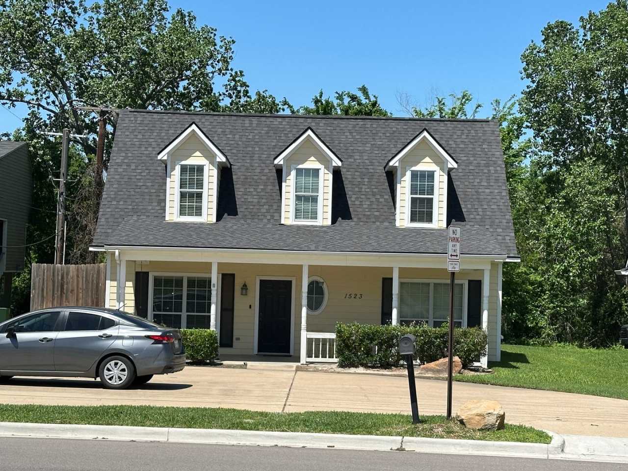 College Station - 4 bedroom / 2 bath / 2 story home near TAMU campus