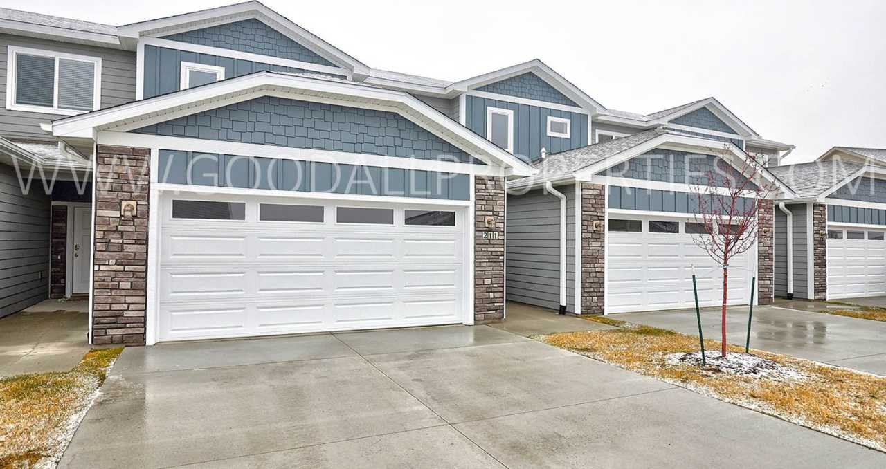 Price reduction** Beautiful 3 bedroom 2.5 bath townhome in Waukee!