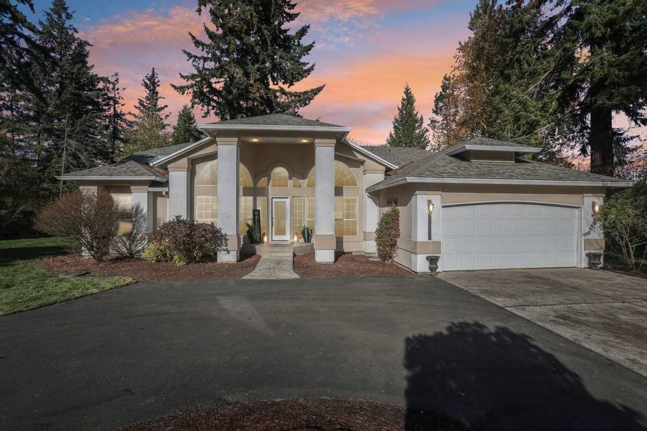 Spacious 4BR House on 3 acres in Ridgefield