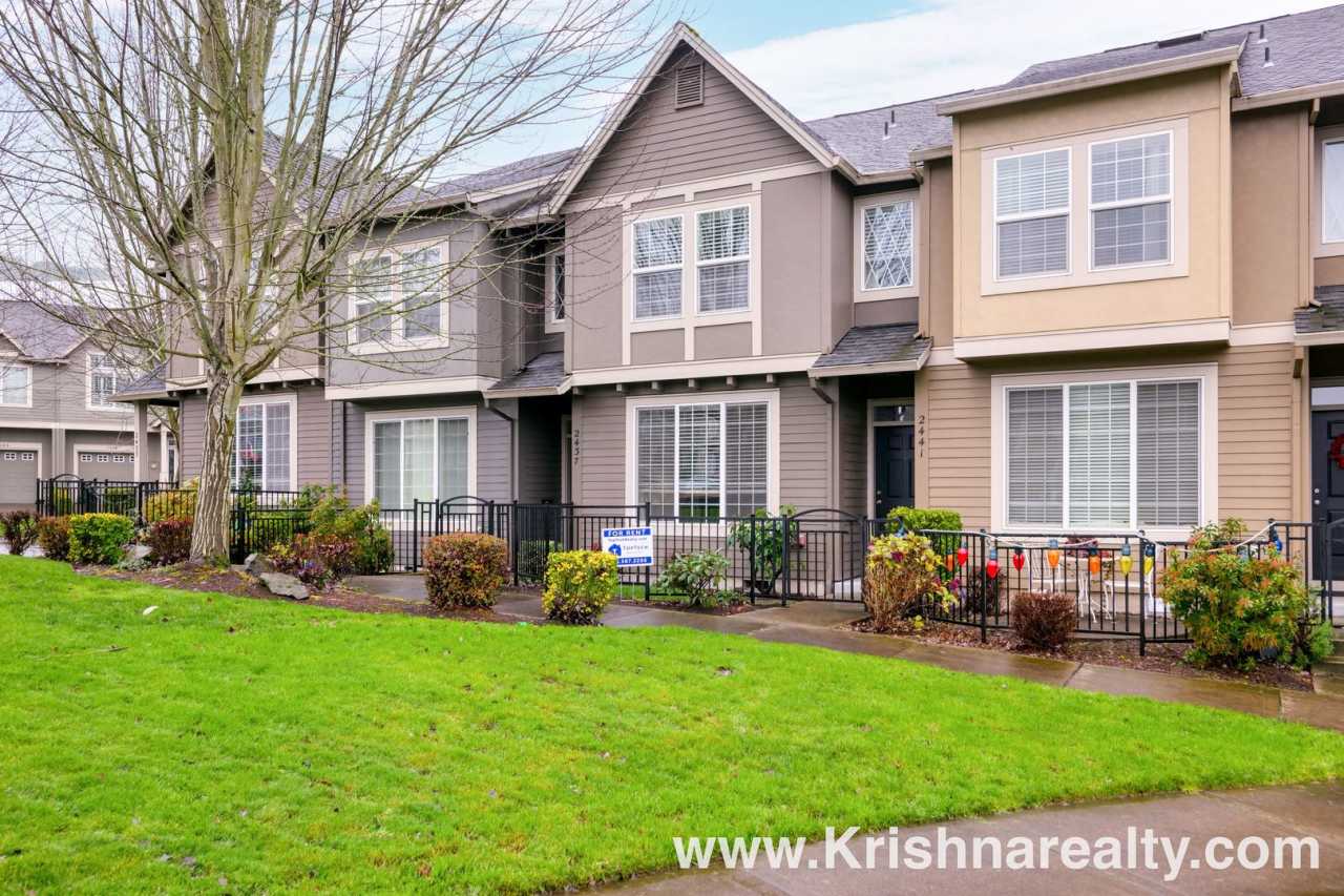 Lovely Home In A Excellent Location! 2 Bedrm 2.5 Bath in Arbor Reserve **PET FRIENDLY!  INTERNET INCLUDED**