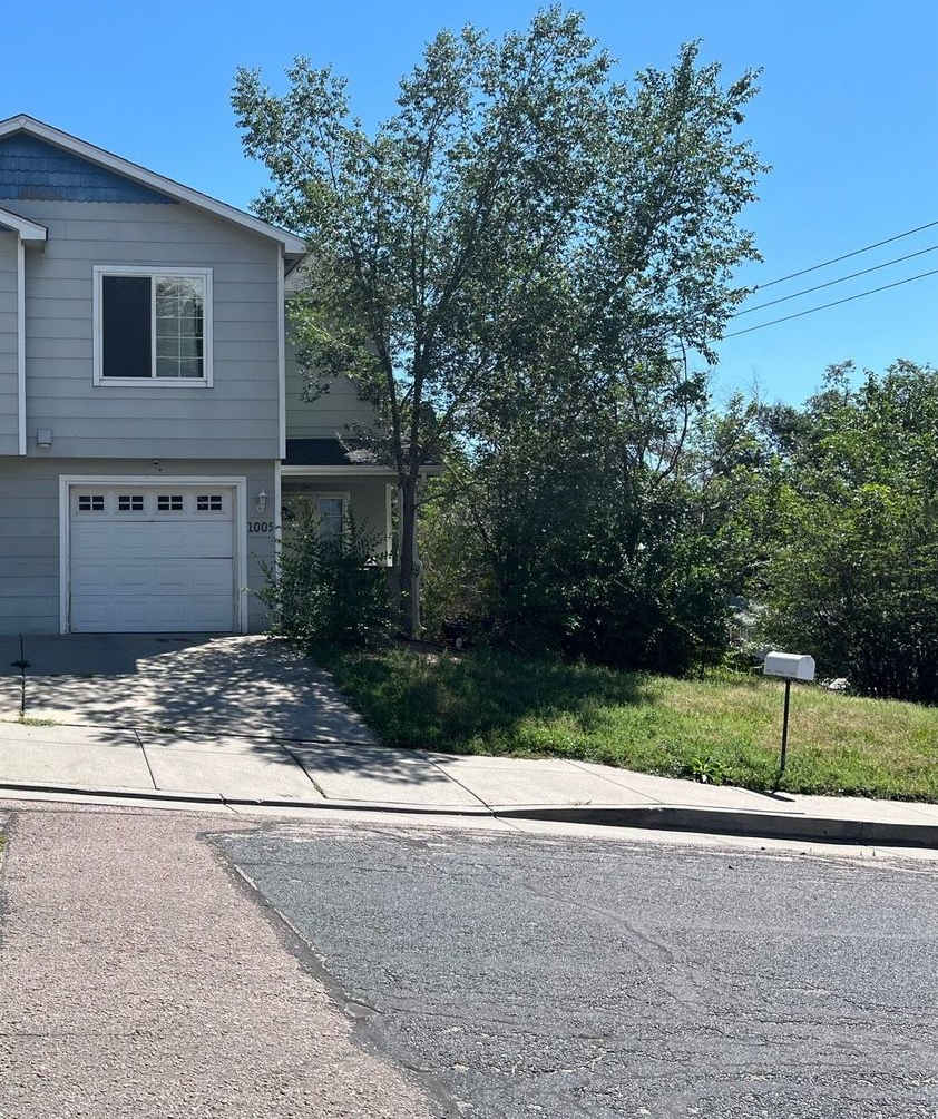 3 Bedroom Duplex Near Downtown Available!