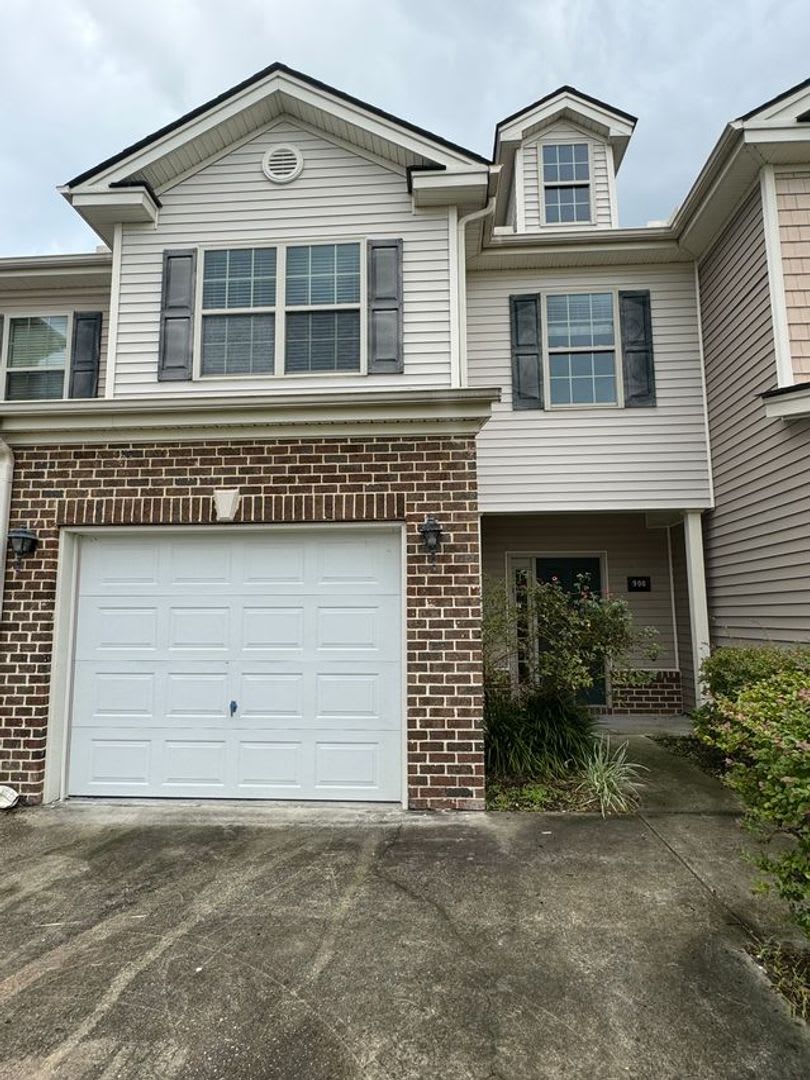 Renovated Townhome in Live Oak. Available mid January.