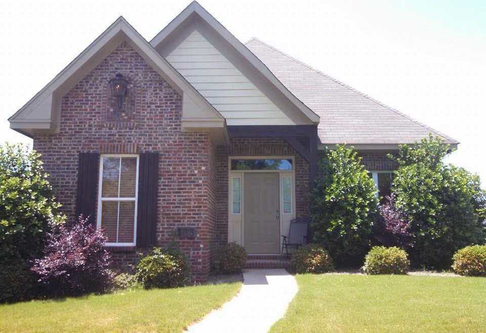 Charming 3 Bedroom 2 bath cottage