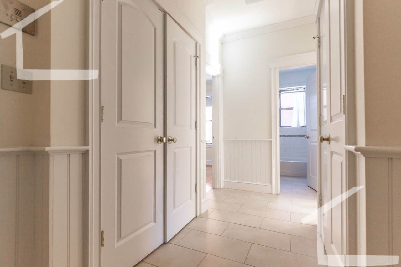 Newly renovated 2nd floor 1 bed unit right next to the Green Line!