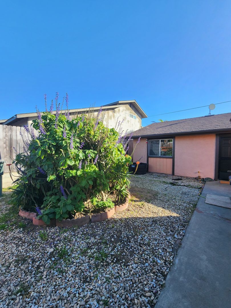 2 Bed, 1 Bath in Oceano- Water and Trash Included!
