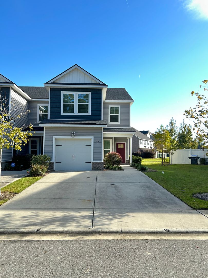 Spacious End Unit in Prime Location!