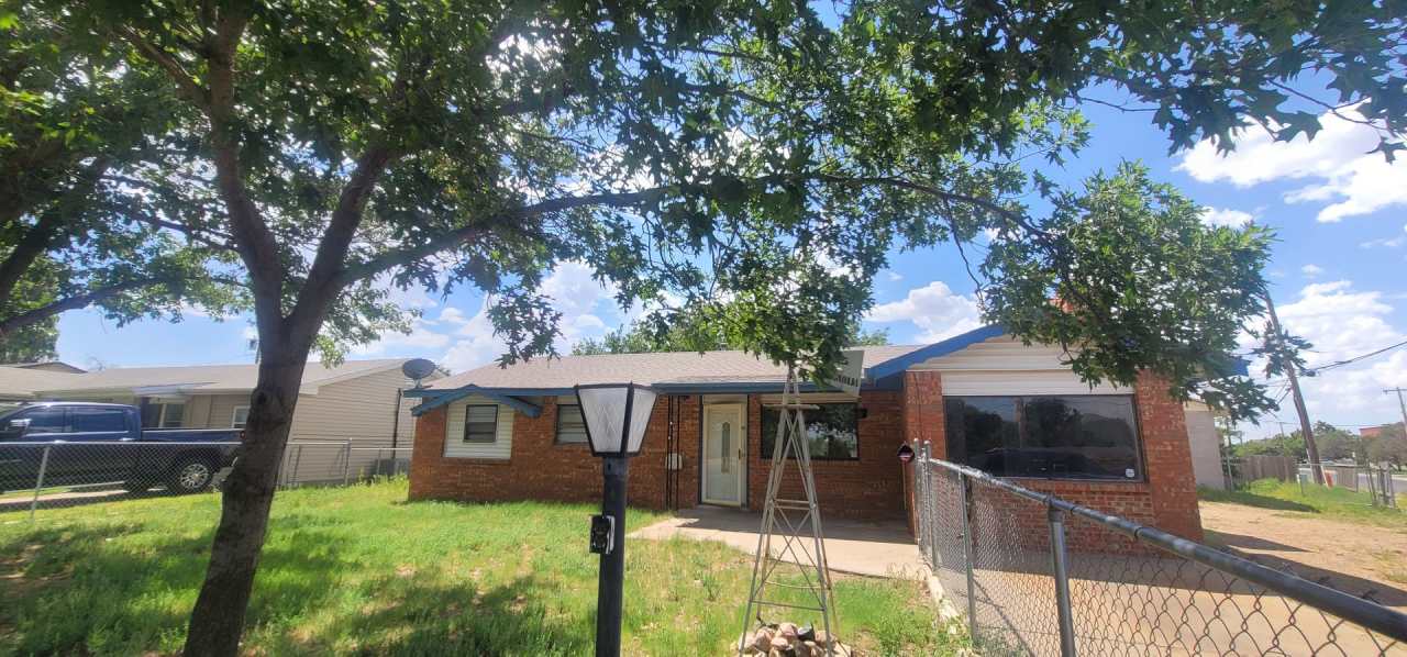 Home with a Huge Shop!