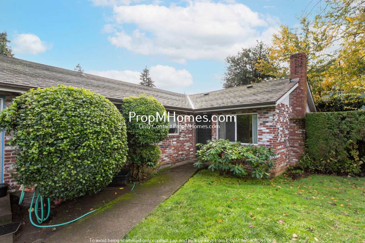 Cozy Two Bedroom Duplex in Oregon City - Deposit Special!