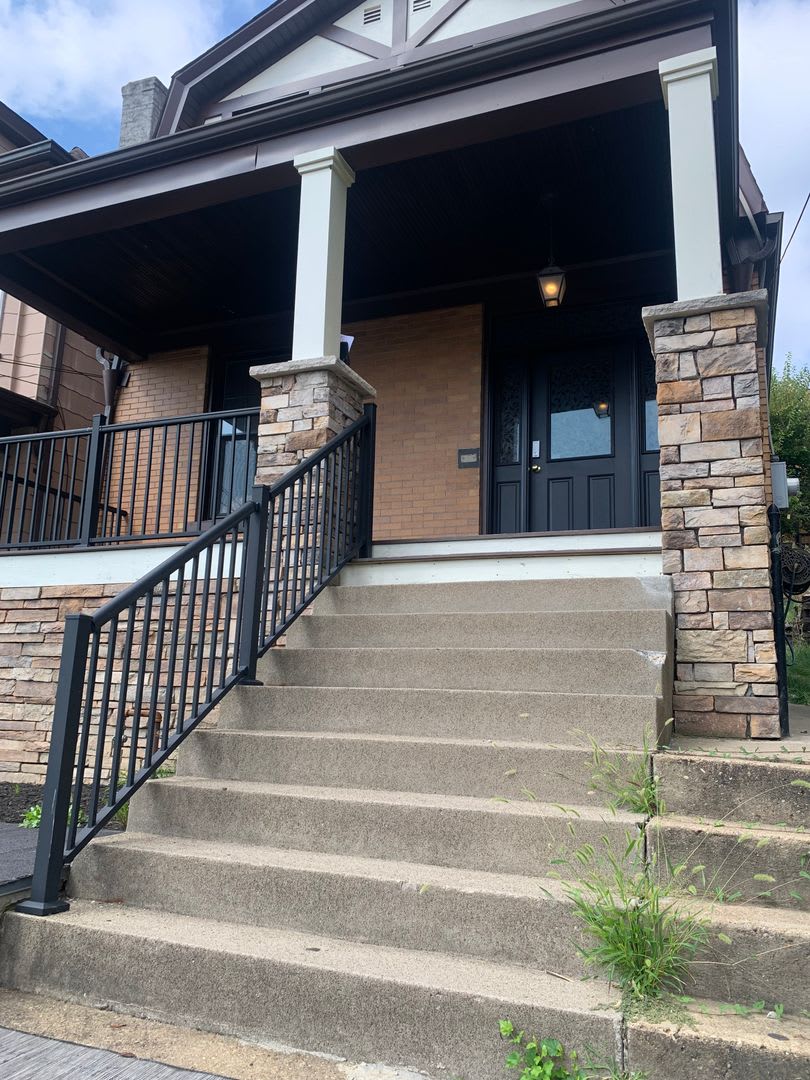 3 Bedroom Single Family Home with Garage in Mount Washington!