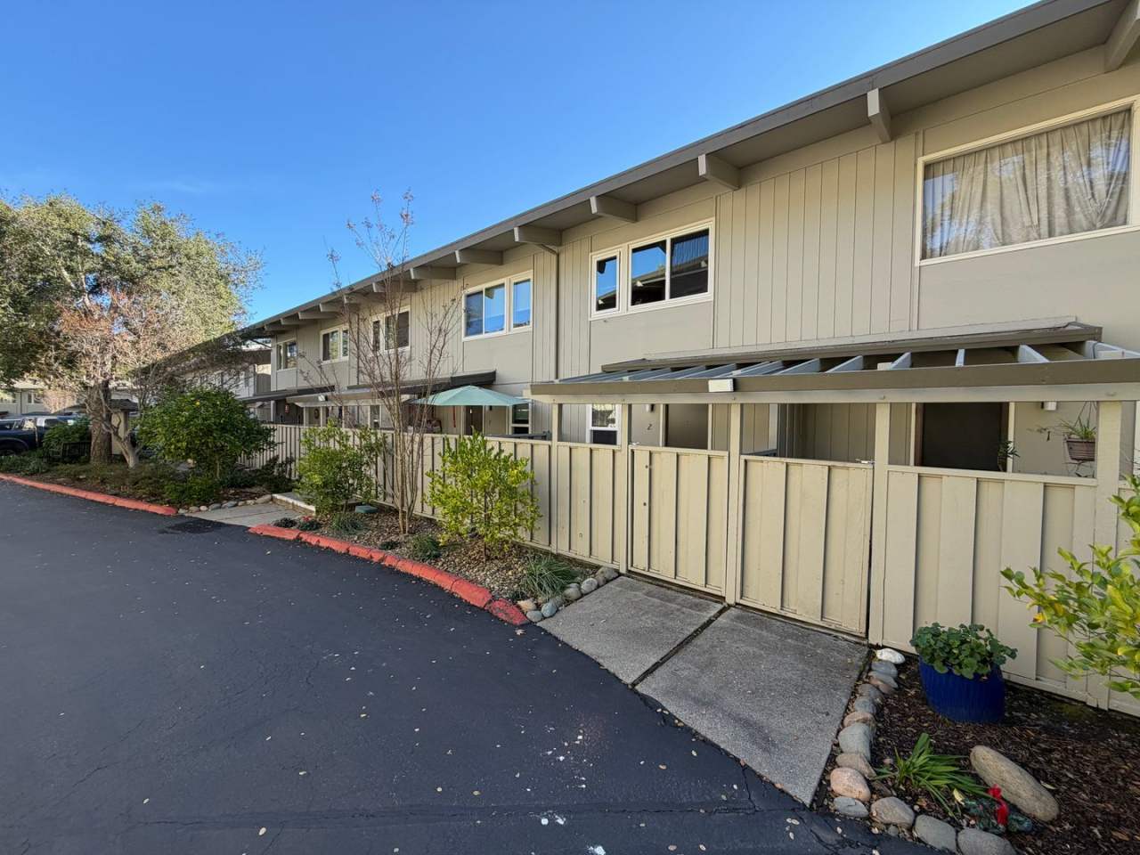 2 Bed 1 Bath Condo W/ Garage In Orinda
