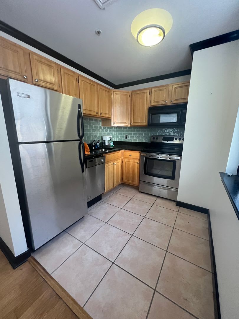 Stunning 1-Bedroom Condo at Chestnut View Condominiums in Rittenhouse Square! Available NOW!