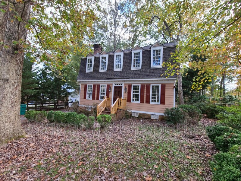 2302 Mountainbrook Dr