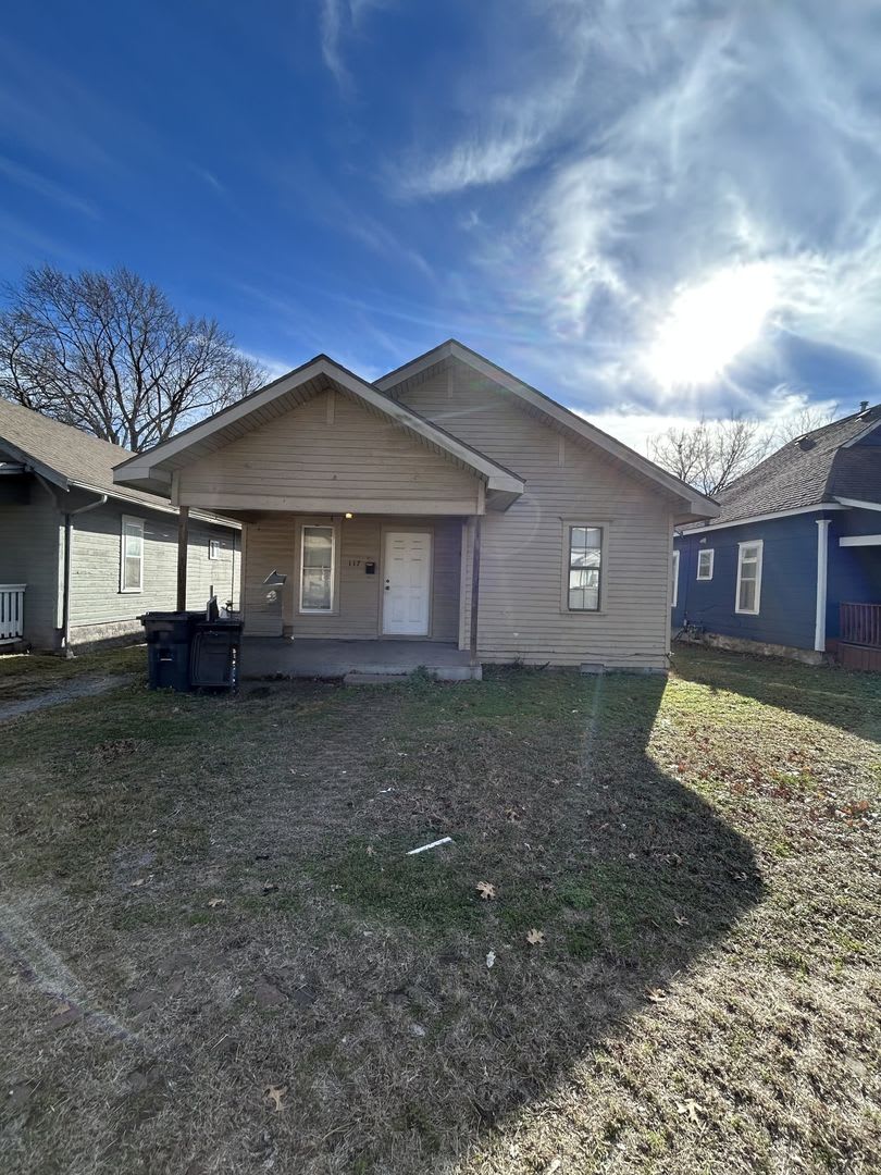 Price Reduction!! Very Nice 3BR/1BA Single Family Home w/Huge Back Yard!