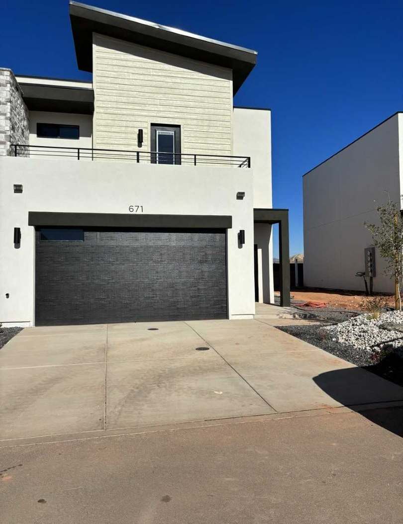 Beautiful Crimson Park Townhome - END UNIT!