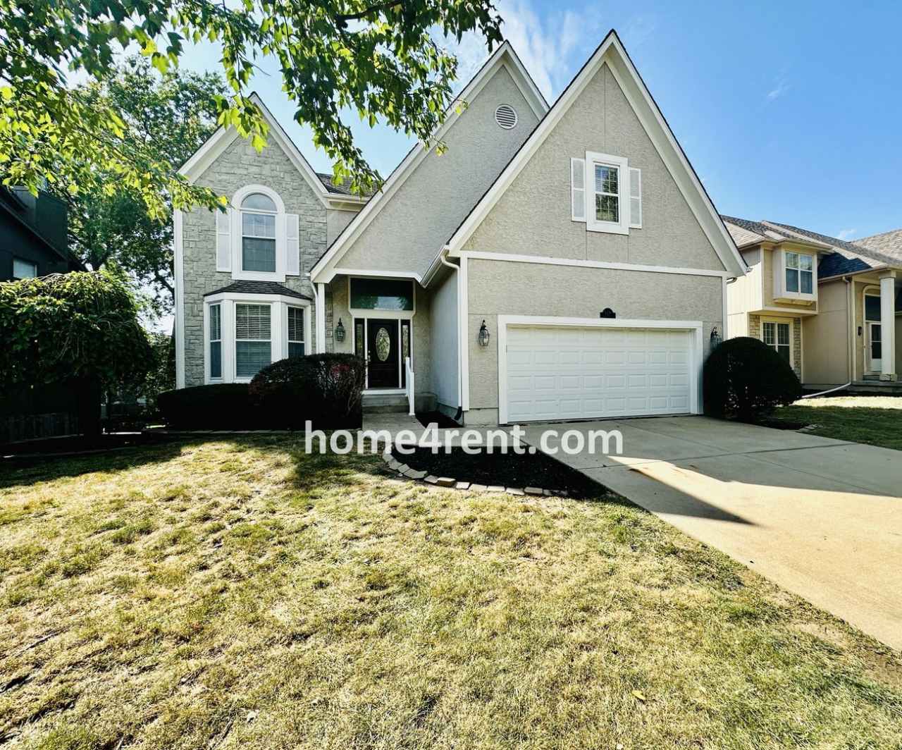Beautifully Renovated Home in Olathe with a Finished Basement!