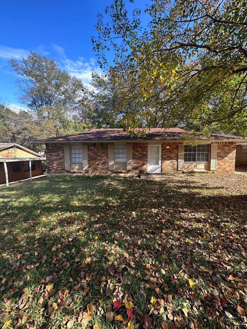 New Listing! 412 Fieldbrook Dr Montgomery, AL 36117-3320