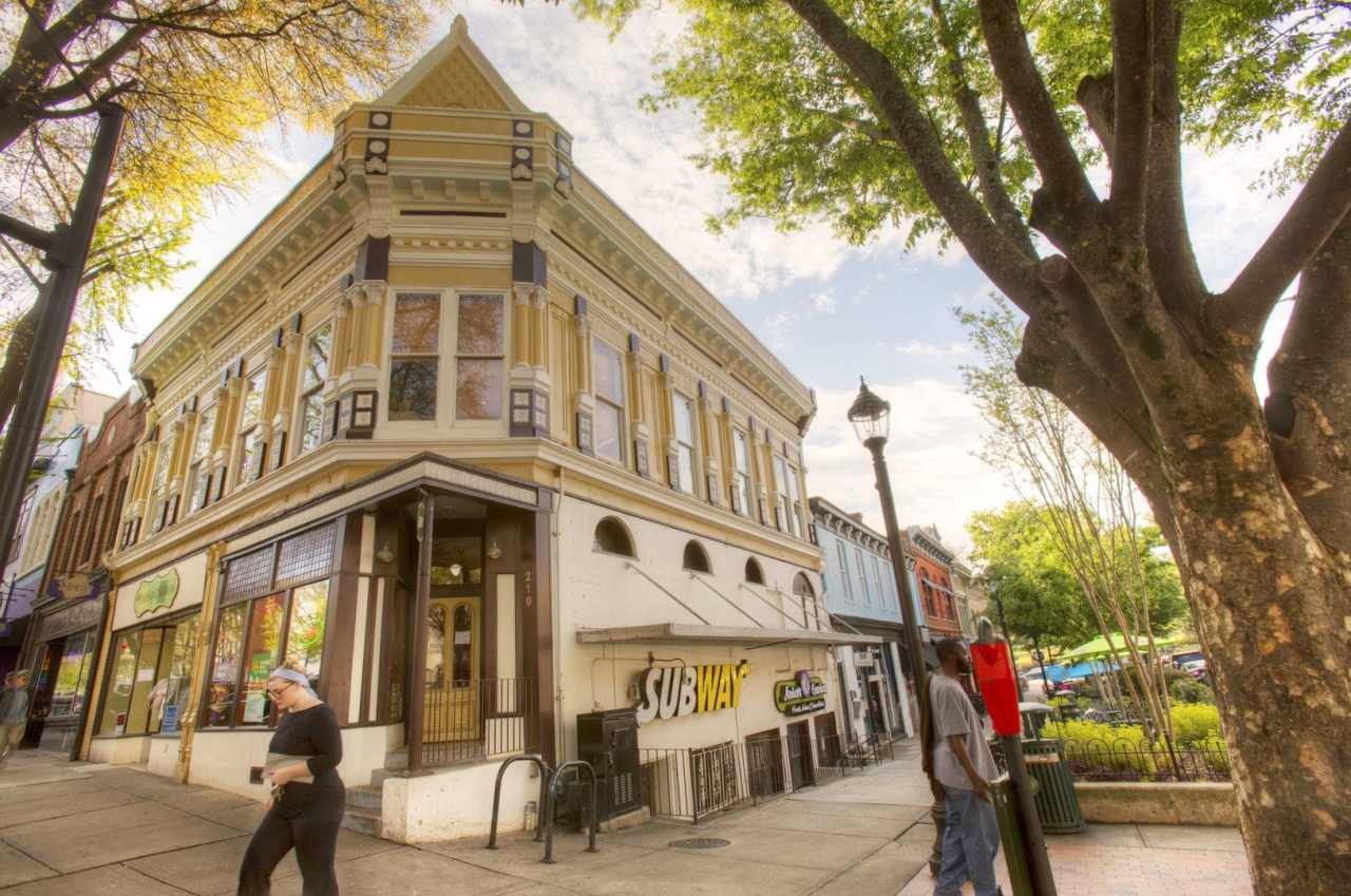 Luxury Three Bedroom On College Avenue