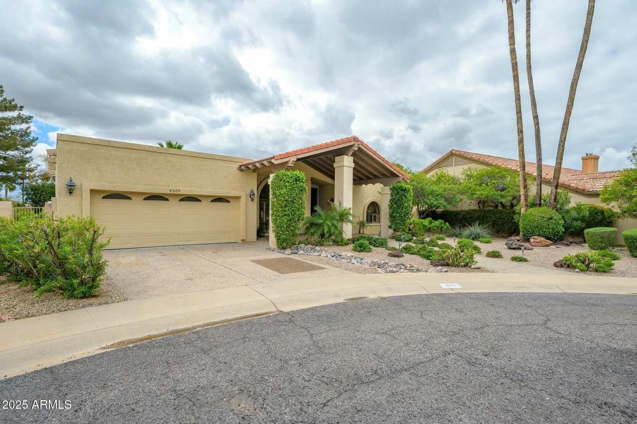 8209 E DEL CRISTAL Drive