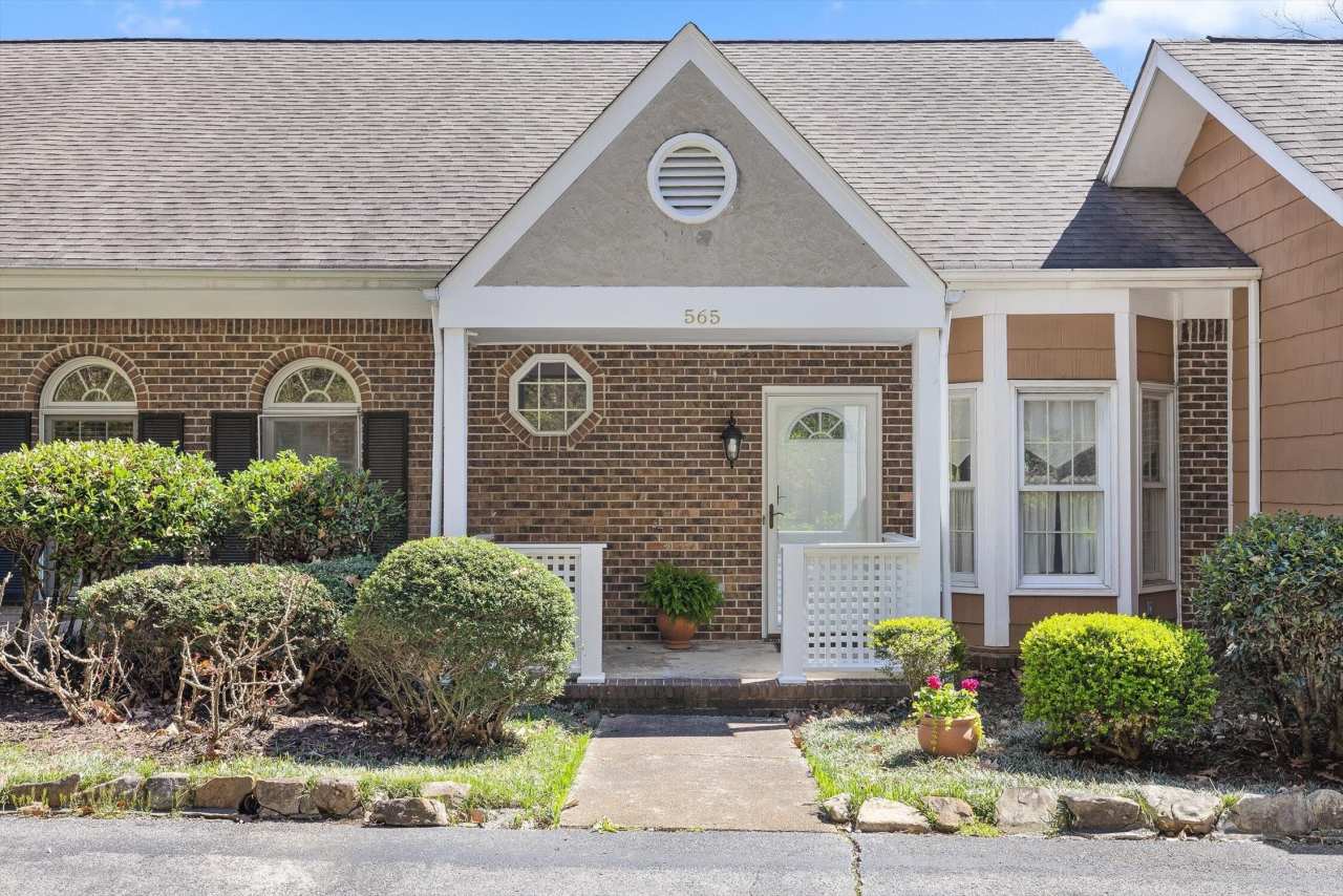 565 Winterview Lane