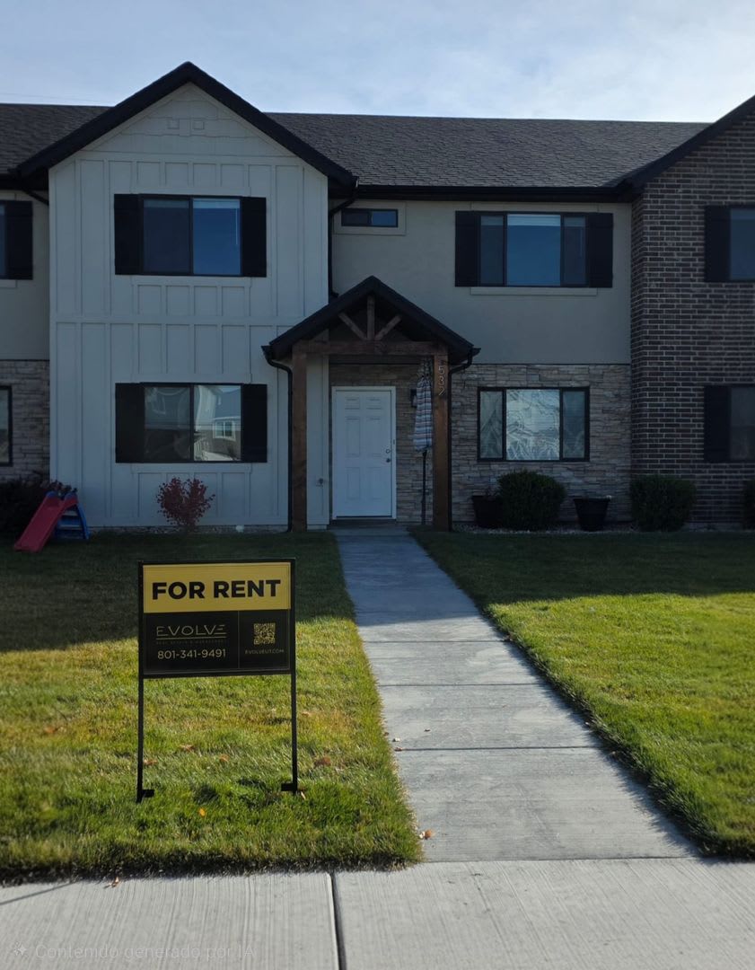 Beautiful 4-Bedroom Townhome in Prime Springville Location!