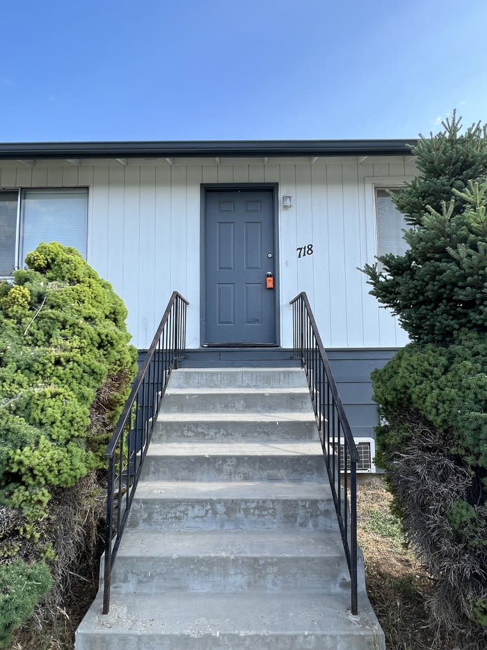 718 West Comstock Avenue