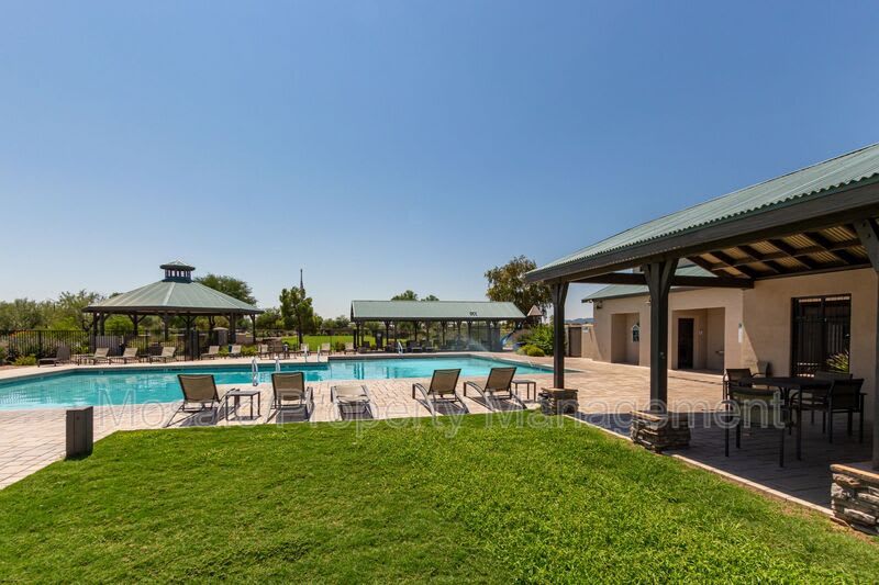 1158 E. Silversmith Trail