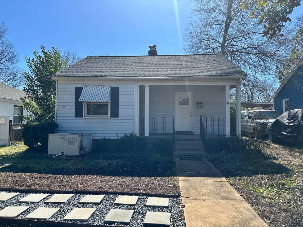 Adorable 3 Bedroom Home Near Uptown!!