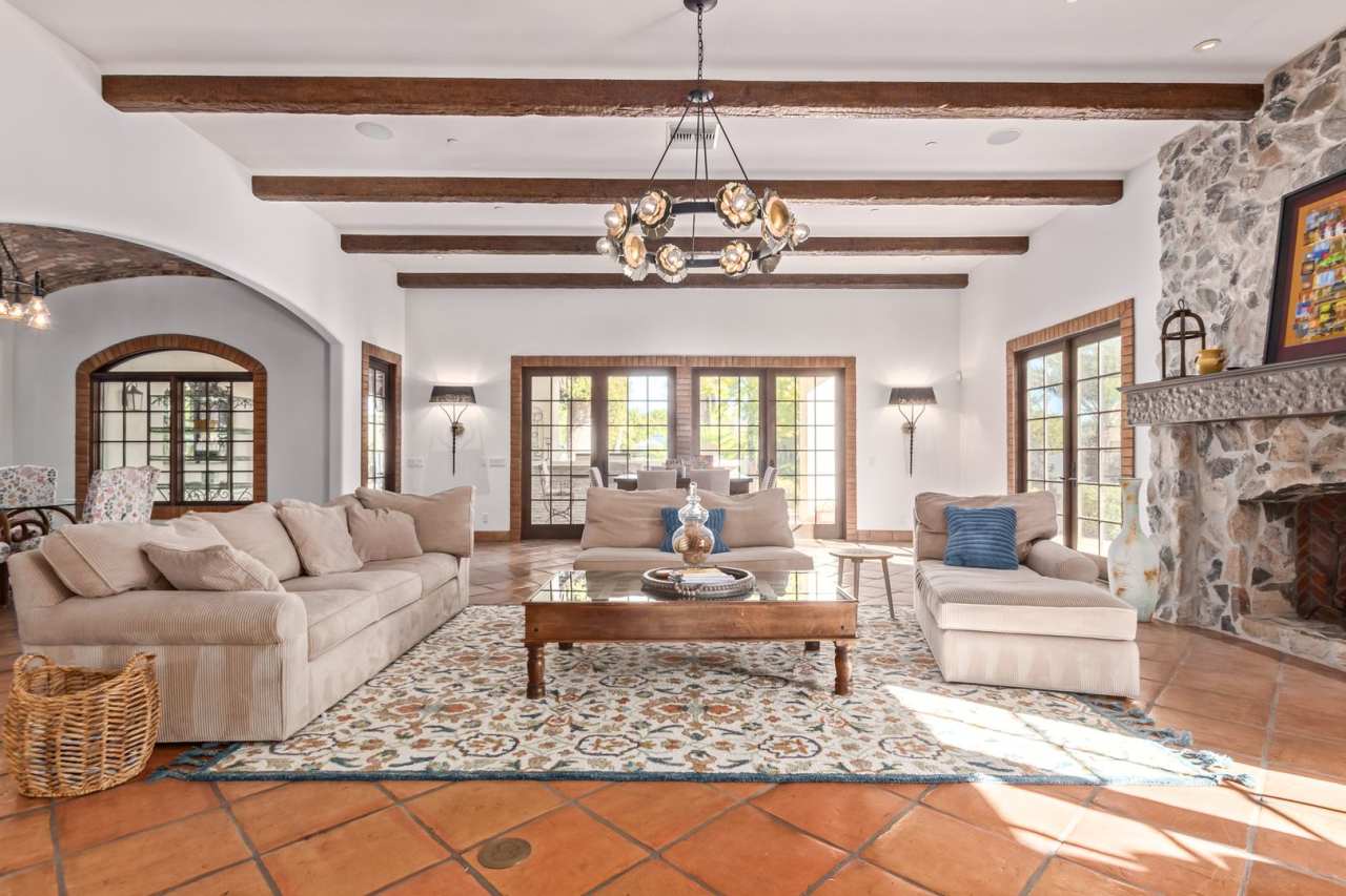 MUST SEE!!! FULLY-FURNISHED LUXURIOUS 6 Bedroom PARADISE VALLEY Home in the heart of SCOTTSDALE!