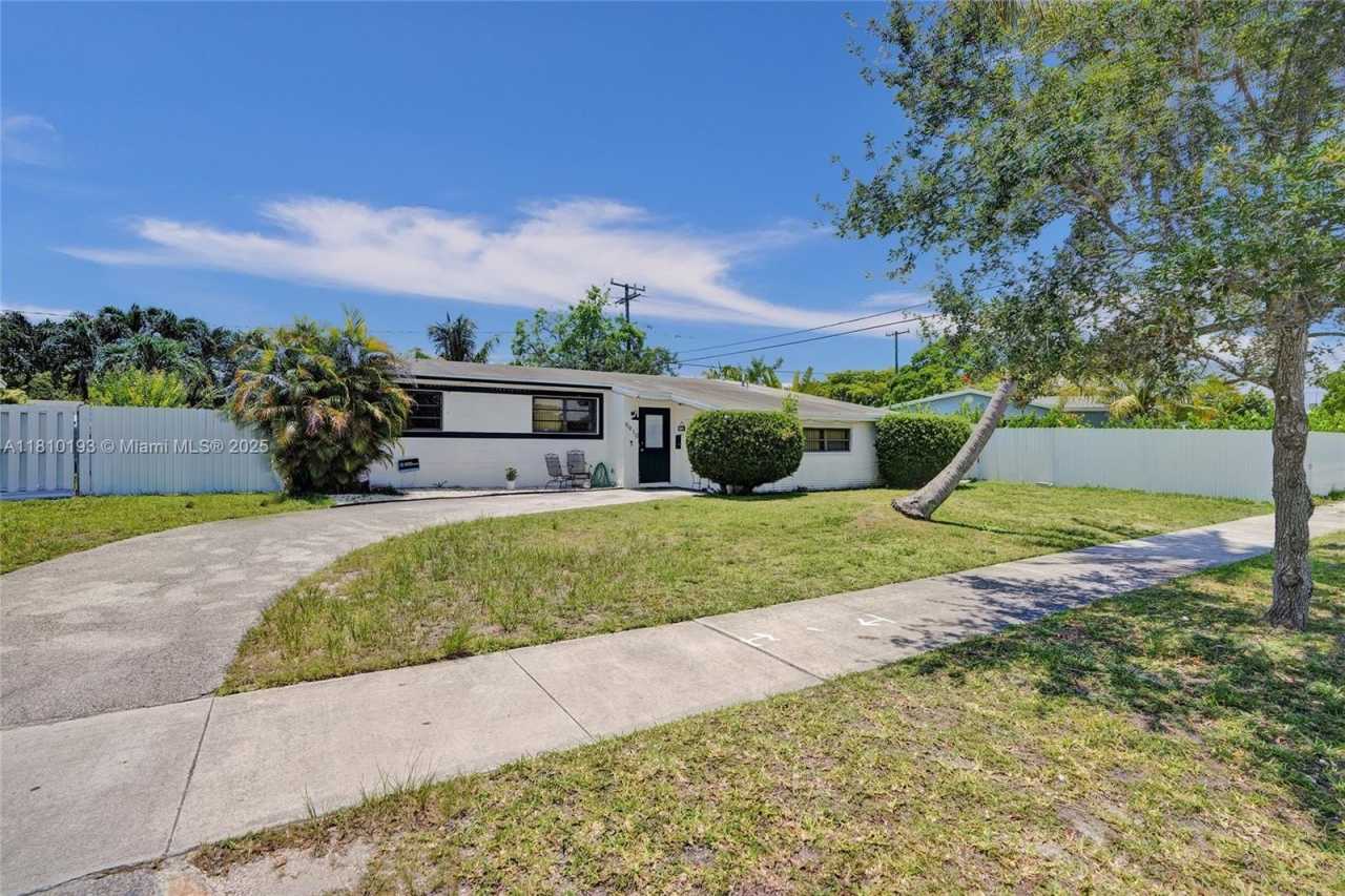 9910 Bahama Dr