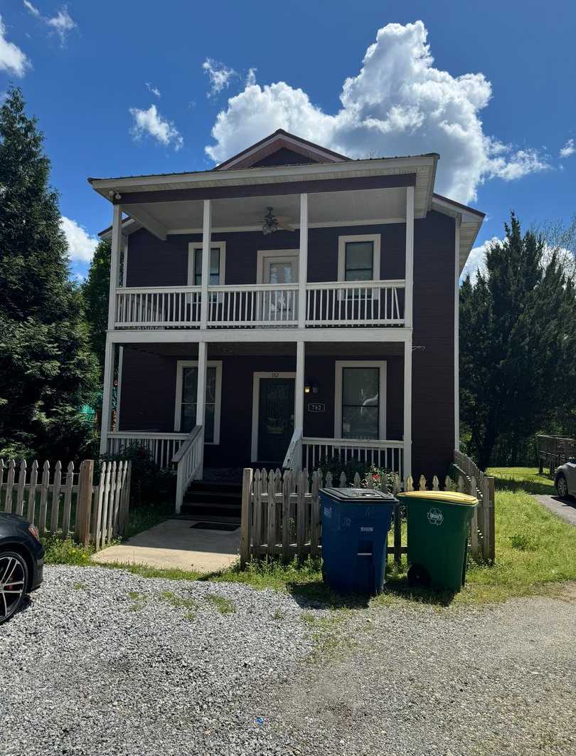 Awesome Townhome On Barber St.!