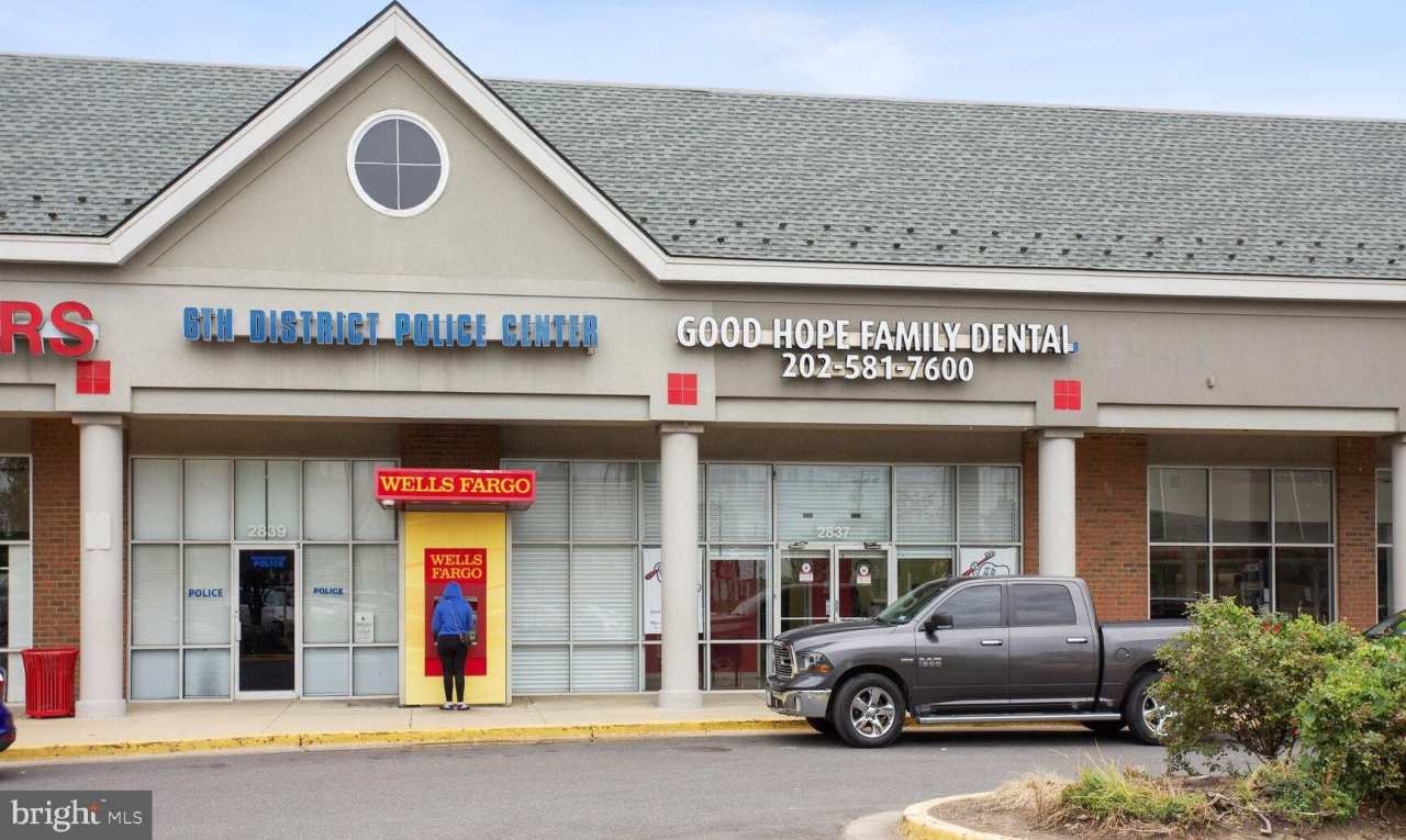 2828 BUENA VISTA Terrace SE unit: 4